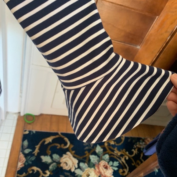 Draper James Sadler bell sleeve top. NWOT. Retail 78‎ - Picture 4 of 4